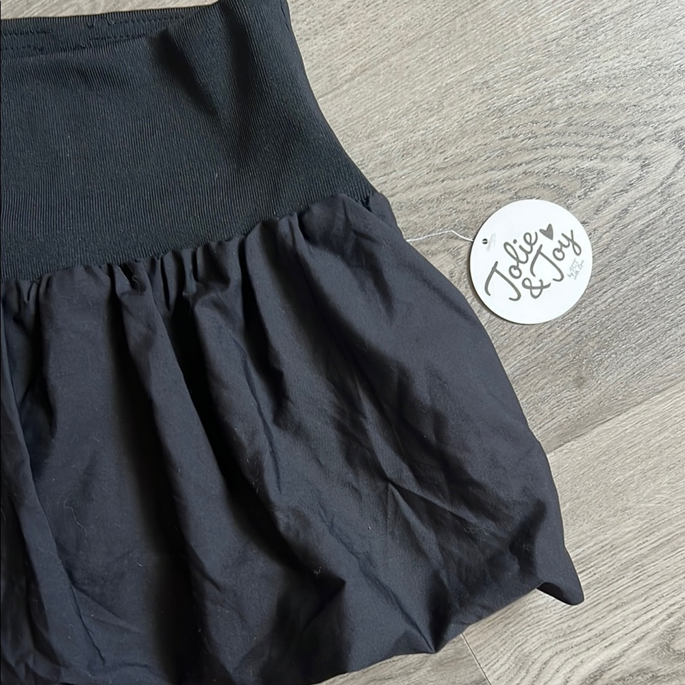 Chic Black Mini Skirt by [Brand] - Picture 2 of 4